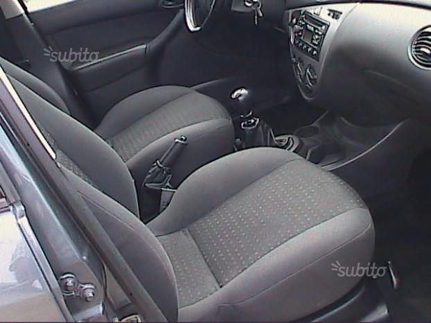 FORD FOCUS ANNO 2004