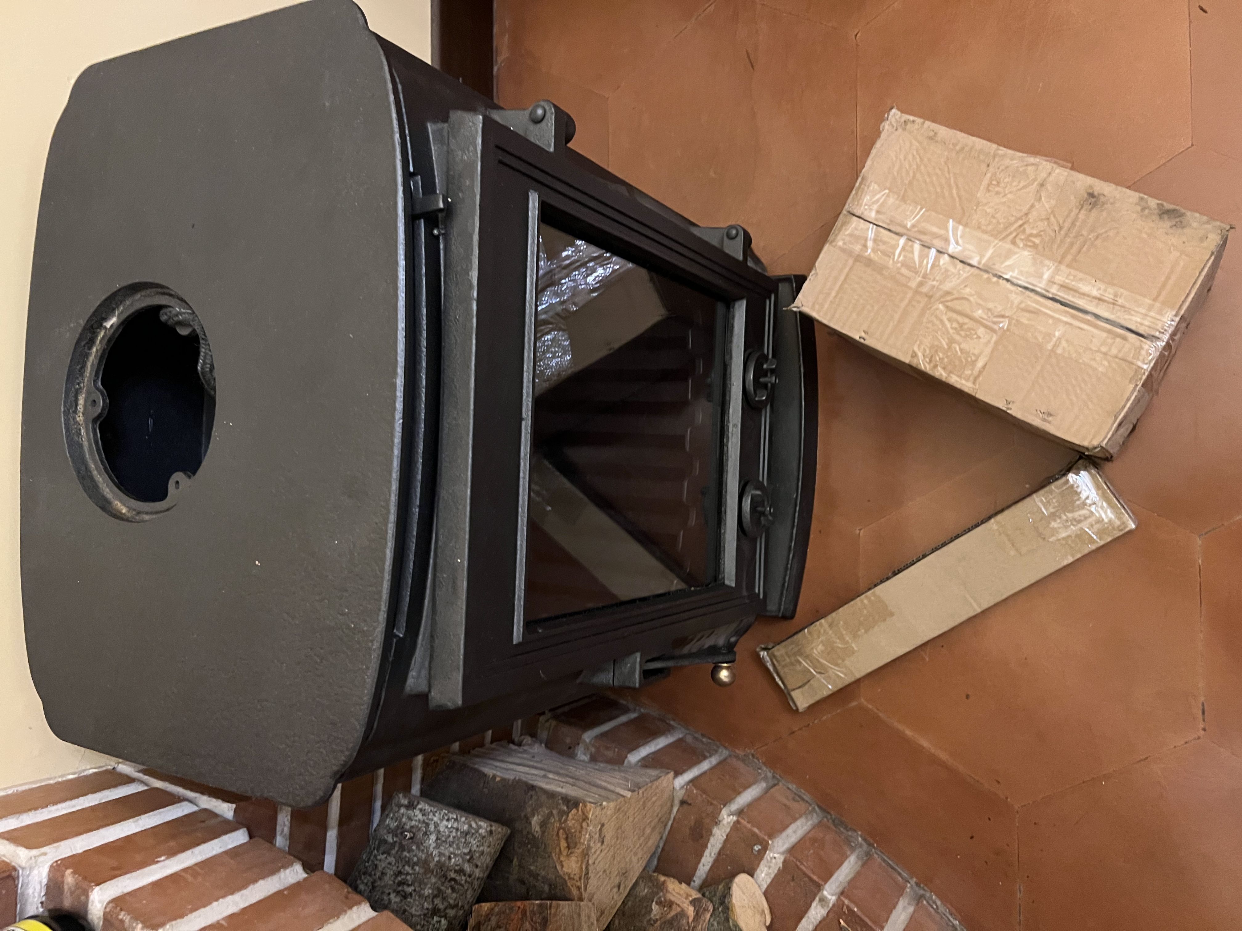 Stufa a legna ghisa 8,6kw nuova