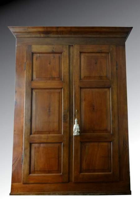Armadio lombardo del 1700